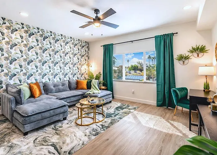 Emerald Palm- Luxury 3br- Pool, King Beds, Spacious, Quiet, Garage, Close To Airport And Oldtown Phoenix