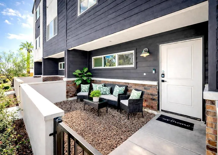 Emerald Palm- Luxury 3br- Pool, King Beds, Spacious, Quiet, Garage, Close To Airport And Oldtown Phoenix
