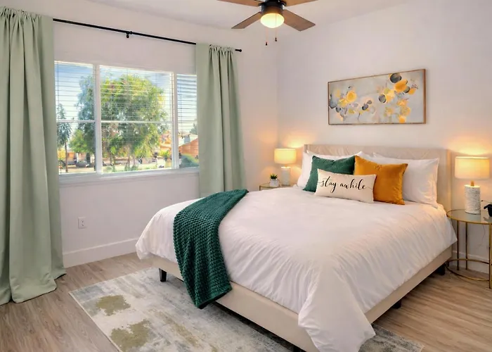 Holiday home Emerald Palm- Luxury 3br- Pool, King Beds, Spacious, Quiet, Garage, Close To Airport And Oldtown Phoenix