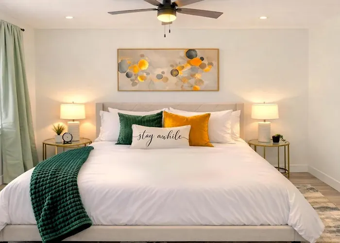 Holiday home Emerald Palm- Luxury 3br- Pool, King Beds, Spacious, Quiet, Garage, Close To Airport And Oldtown *