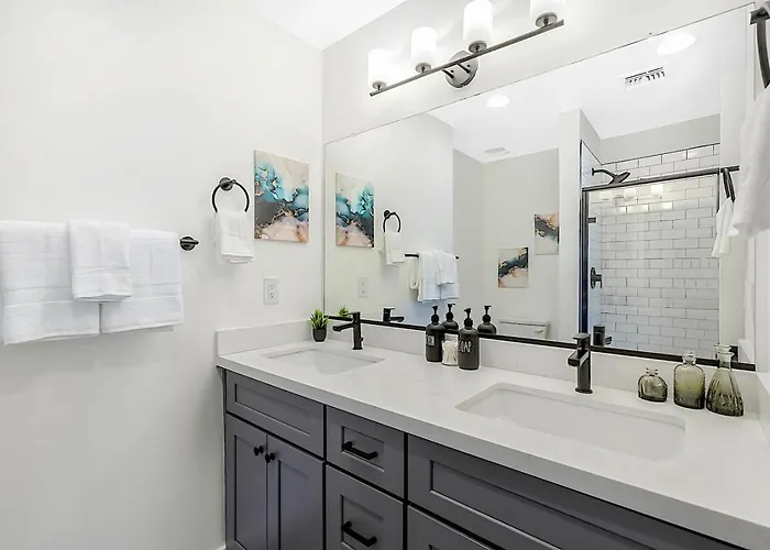 Emerald Palm- Luxury 3br- Pool, King Beds, Spacious, Quiet, Garage, Close To Airport And Oldtown Holiday home Phoenix